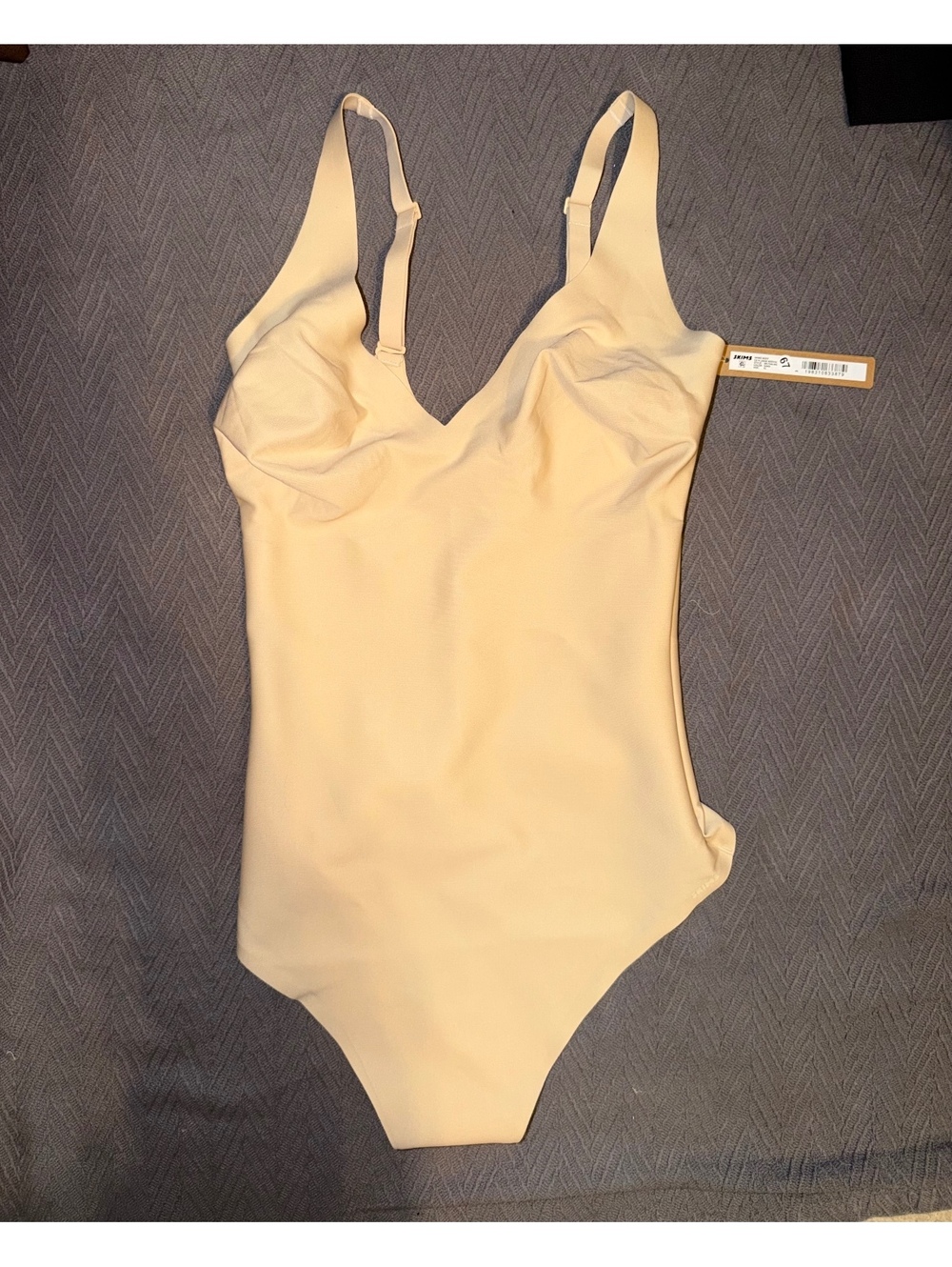 SKIMS Sand Color CS Plunge Bodysuit Size XL